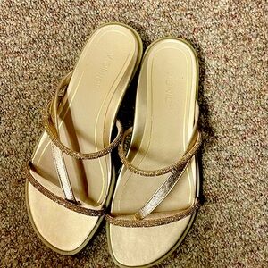 Vionic Sandal! Brand New. Size 8